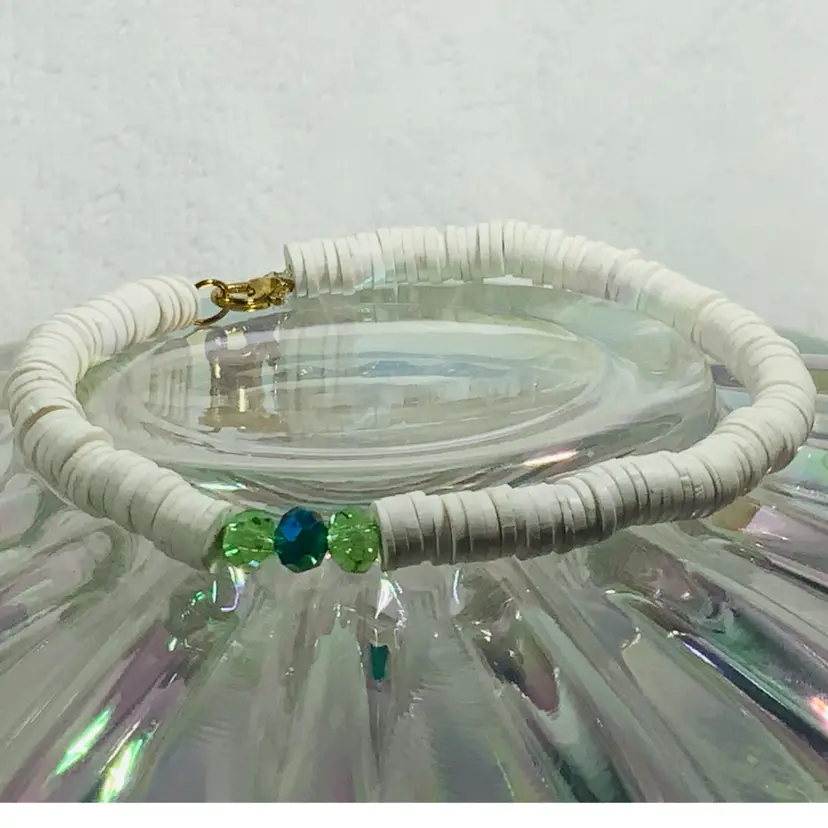 Vintage Costume Jewelry Beaded Bracelet In  White With Turquoise Green And Mint Green Glass And Acrylic Beads