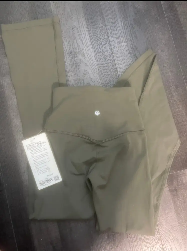 #01 - Lululemon Flares