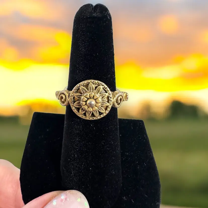 Vintage Sunflower Brass Metal Ring. Size 6 And Can Be Adjusted To A Larger Size