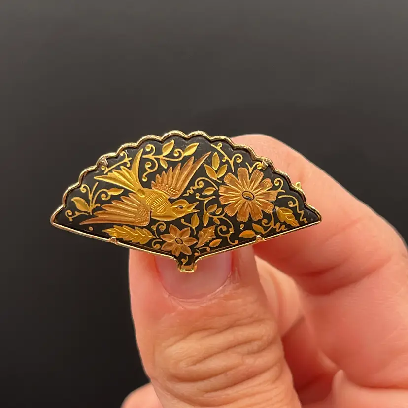 Damescene Gold Tone And Black Metal Fan Brooch With Sparrow Bird & Flowers 1.5β