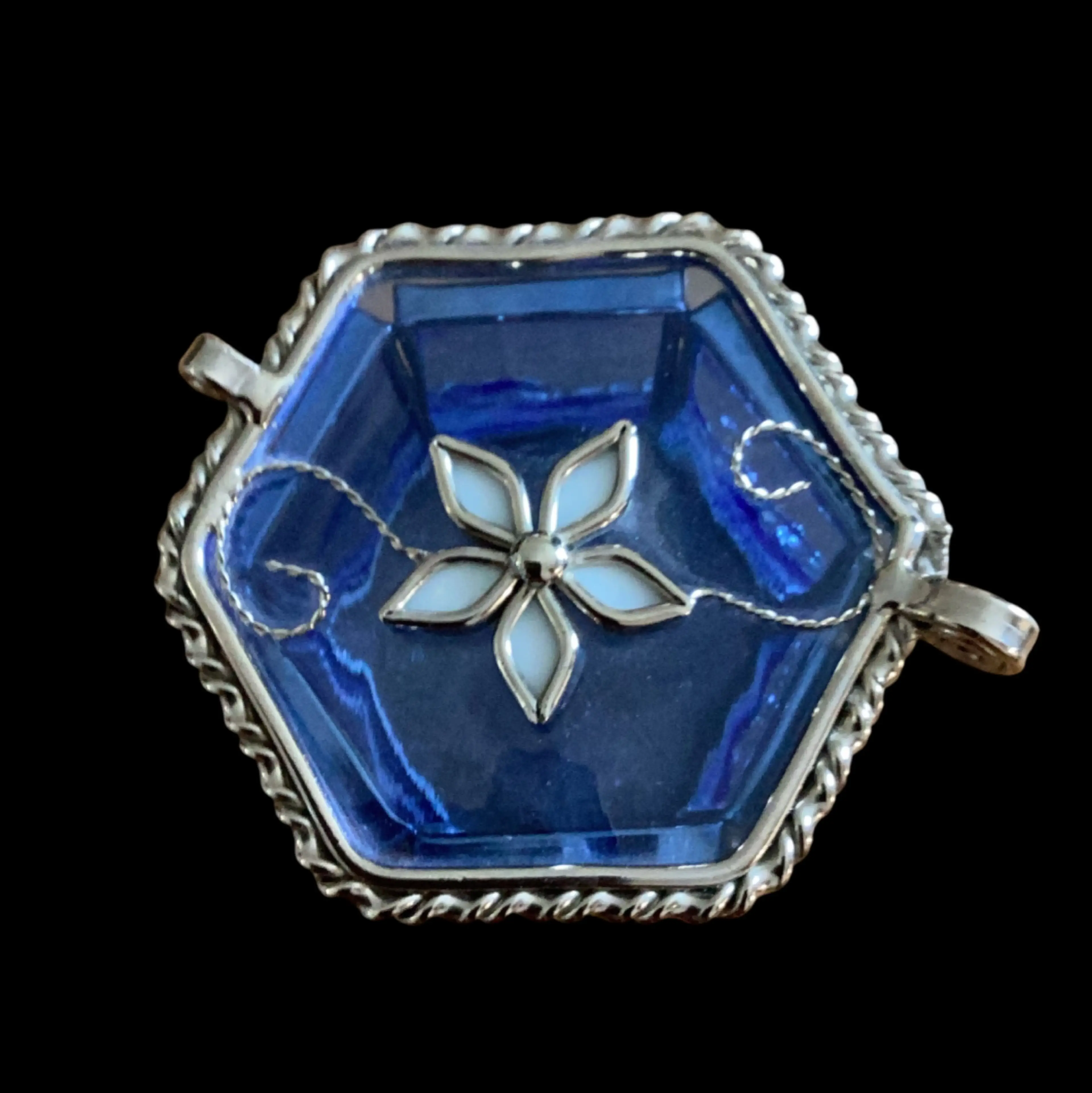 Image 2 of 4