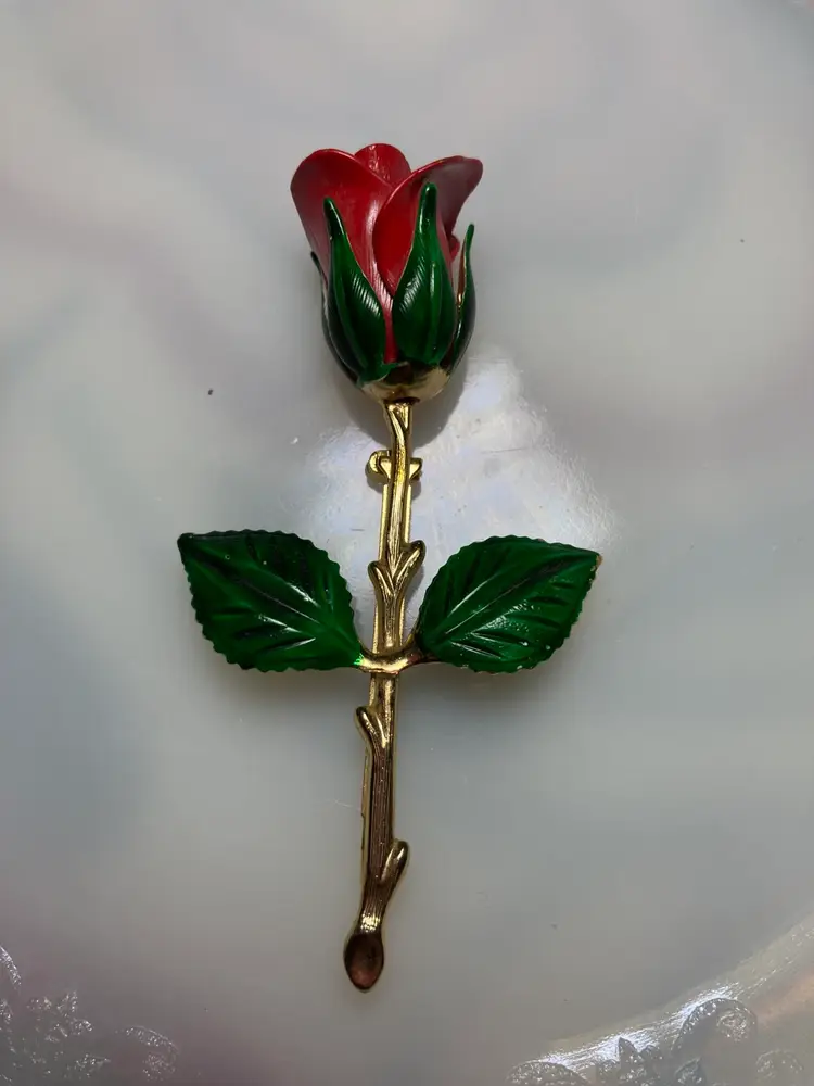 3D Elegant Red Rose Brooch Pin.
Gold Tone
Height: 3”