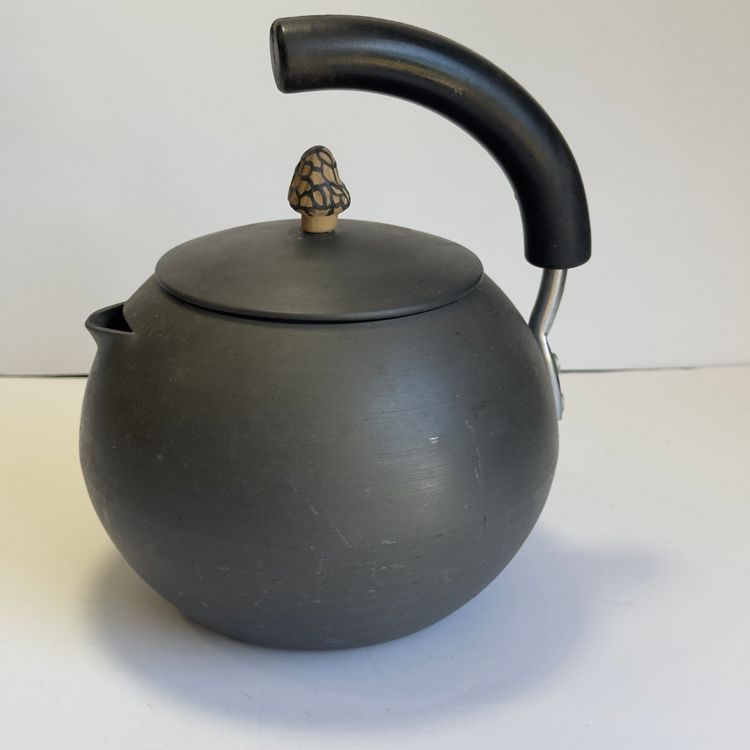 #1489 Calphalon R USA Kettle Pot Made In Ireland Acorn Knob Handle
