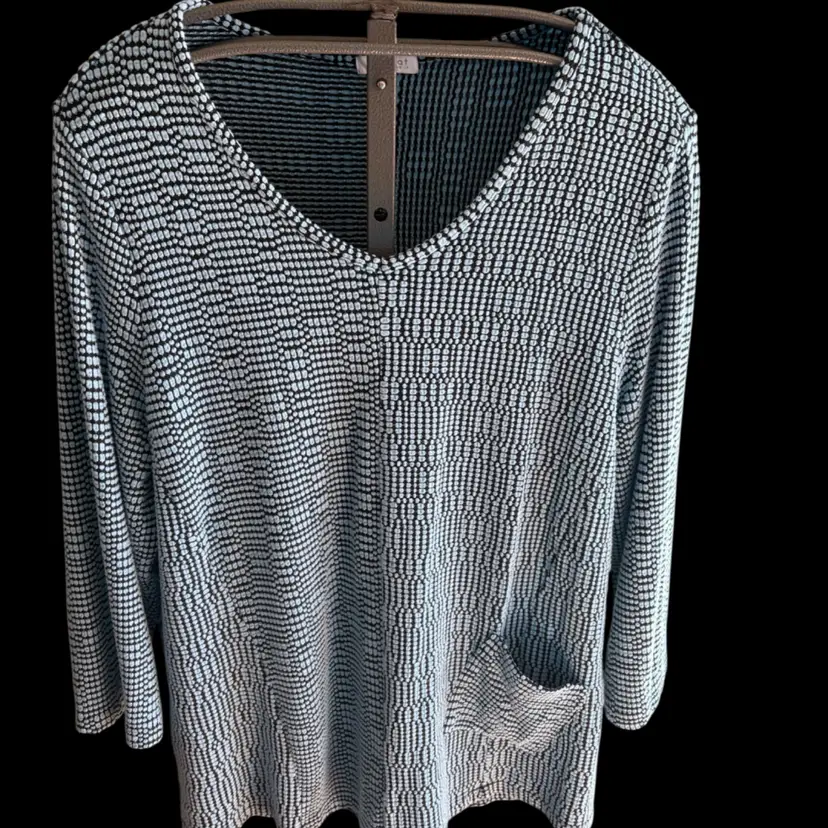 Habitat Clothes To Live In Aqua and Black Textured Knit V-Neck Top Size XL