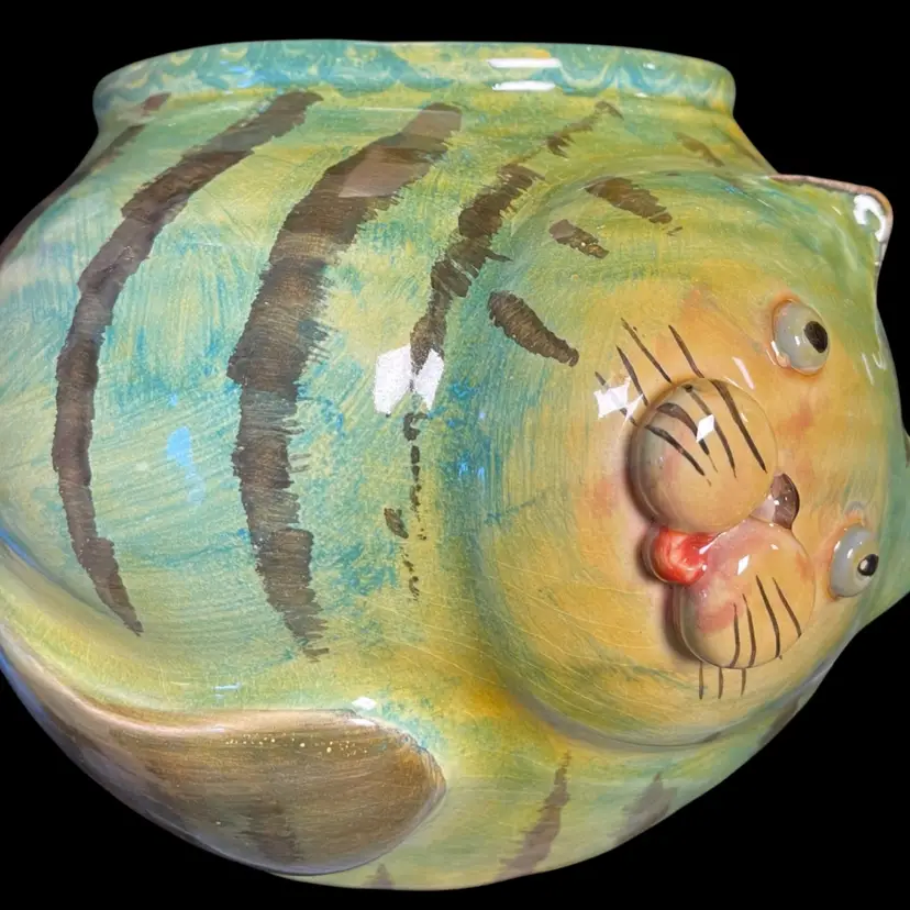 Handsome Italica ARS Italian Hand painted Fat Cat Terracotta Wall Pocket