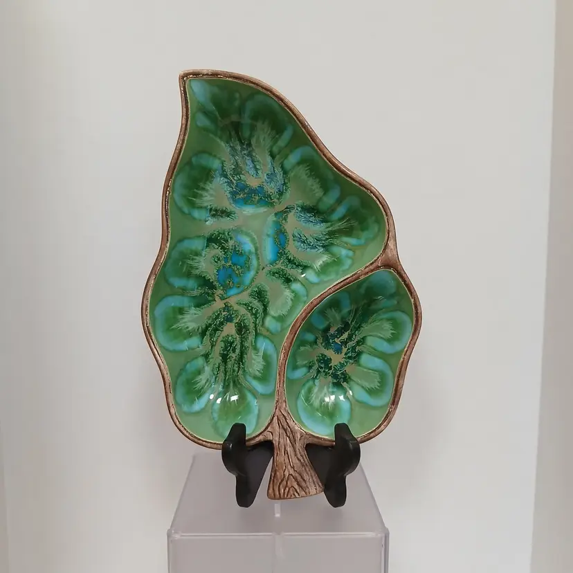 Treasure Craft Hawaii 2-section Leaf Dish
