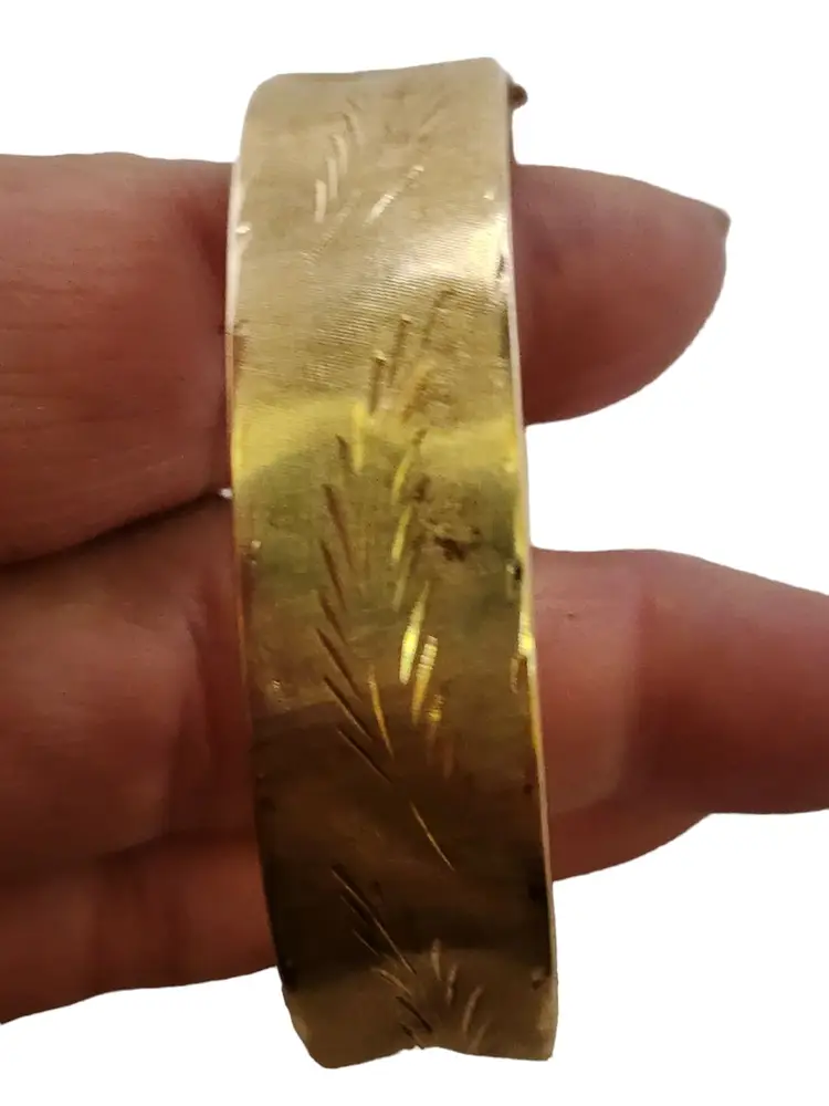 Vintage 14kt Gold Florentine Finish Bangle Bracelet (A5282)