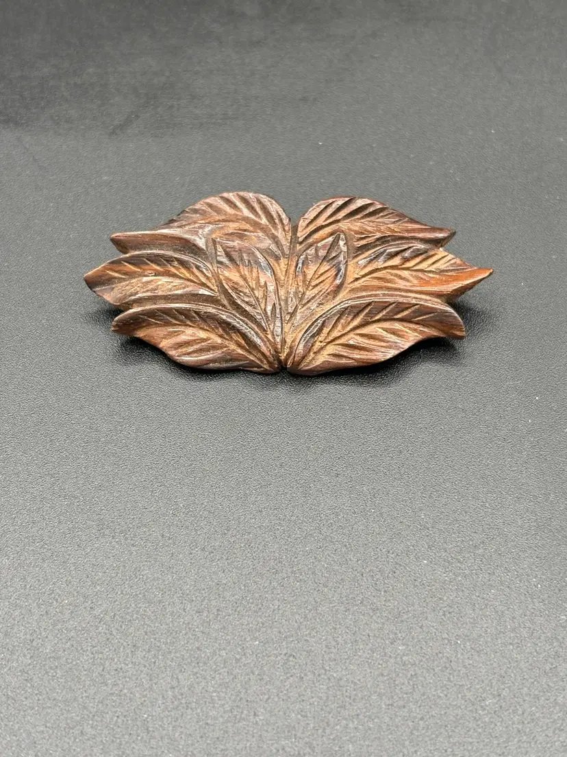 055. Wood Carved Leaf Design Brooch