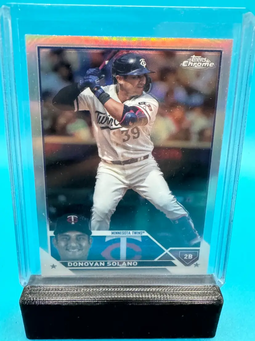 Donovan Solano Topps Chrome Update Refractor Minnesota Twins