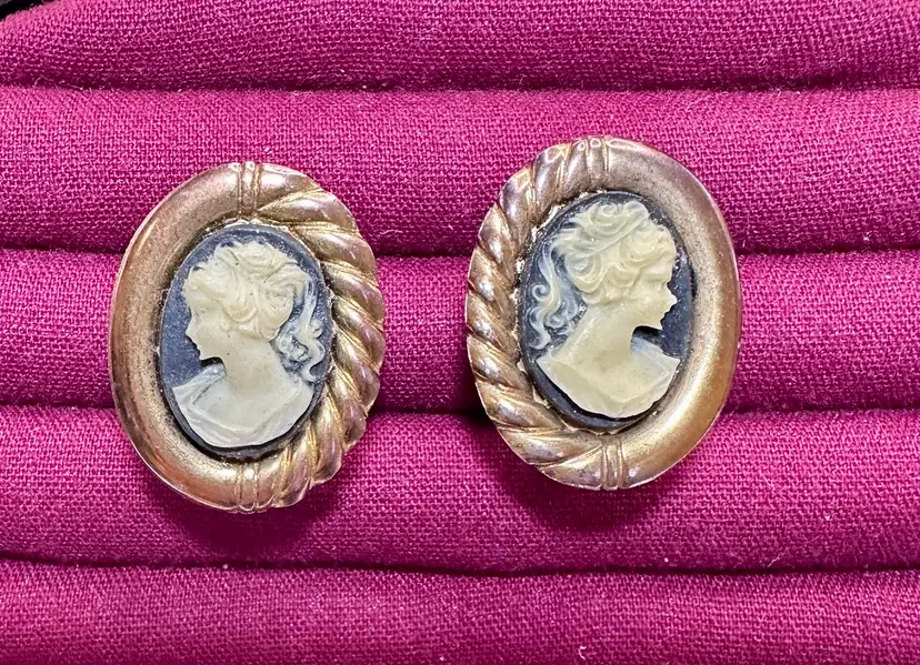 Vintage Cameo Clip on Earrings Black Resin Gold Tone