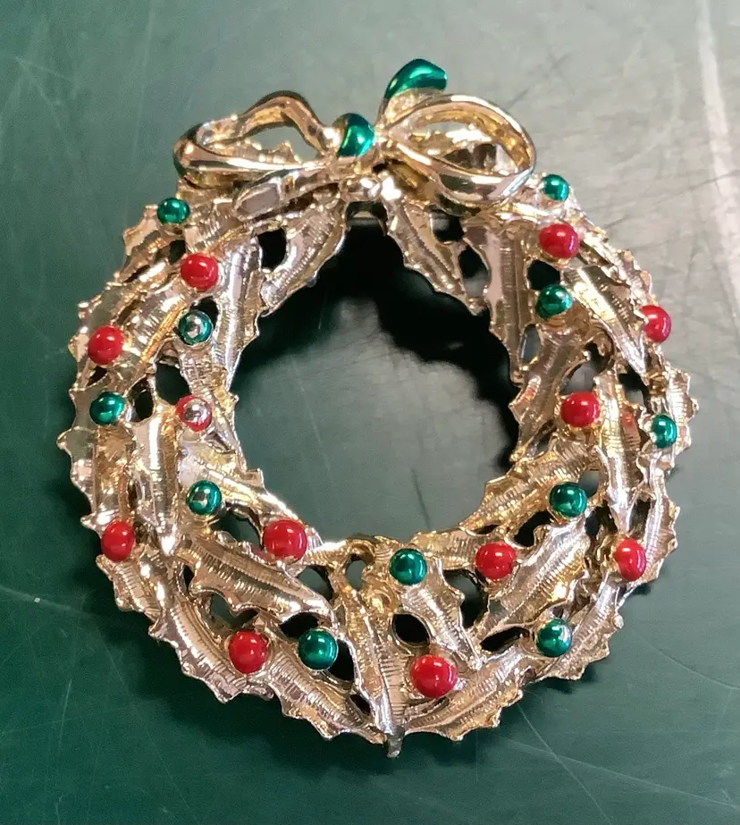 Vintage Wreath Pin