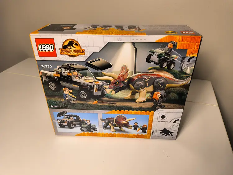 LEGO Triceratops Pickup Truck Ambush 76950