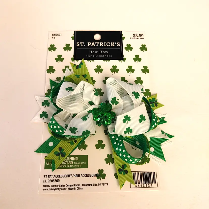 #01 St Patrick's Day hair bow.