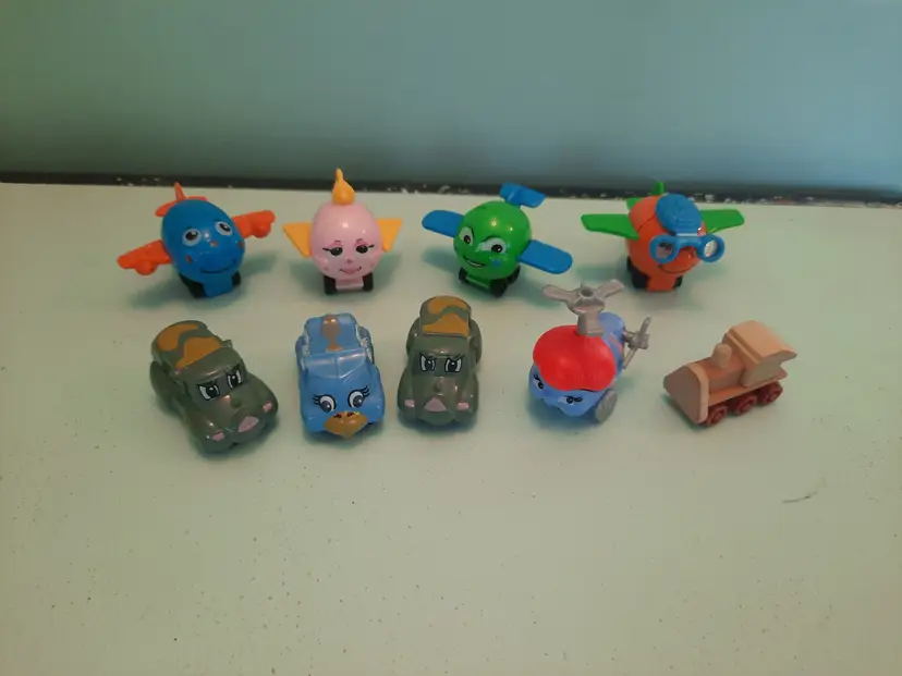Vintage Mixed Lot of 9 Kinder Surprise Toys Planes, Trains & Automobiles 90s