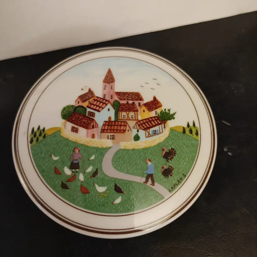 Villeroy & Boch trinket dish. "Village on Hill" by Gerard Laplau. Luxembourg. Porcelain. No chips or cracks.