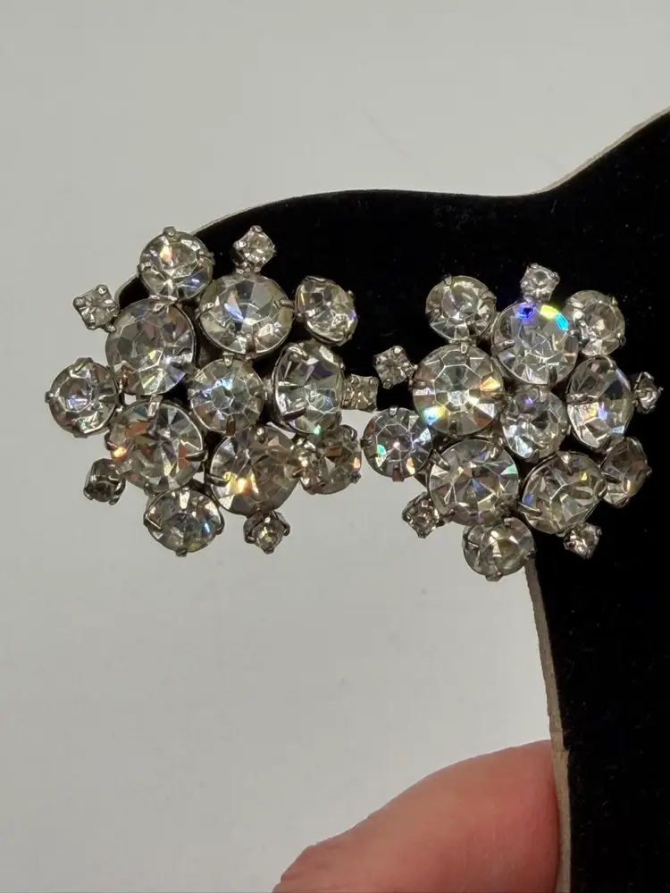 Vintage Stunning  Clear Colorless Rhinestones Round Clip On Earrings Wedding Sparkling