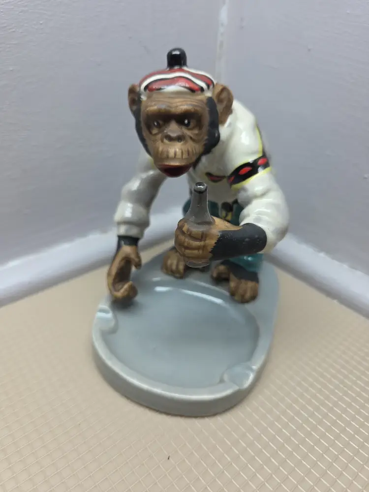 RARE!! - Vintage 1950’s Japan Chimpanzee Monkey w/bottle Porcelain Coin/ashtray