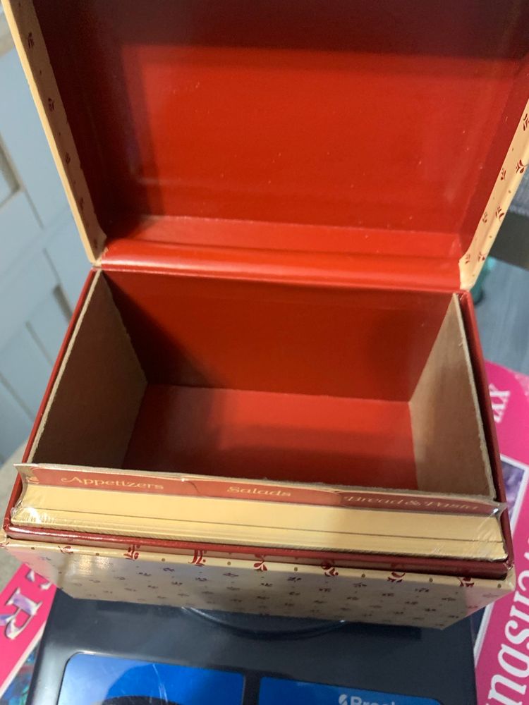 Avon Vintage Country Christmas Recipe Box