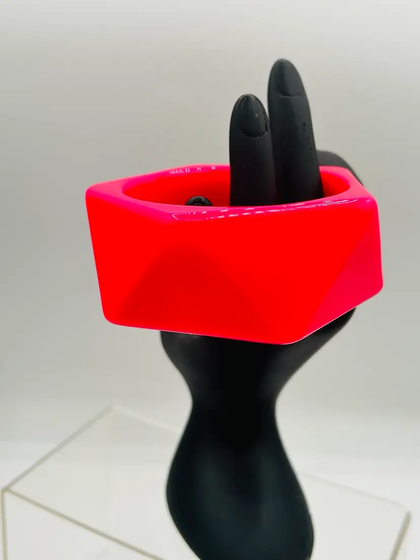 Chunky Vintage Neon Pink Optic Wide Lucite Plastic Bangle Bracelet