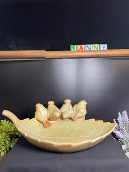 Pottery-4 Birds Perched on a Green Leaf-