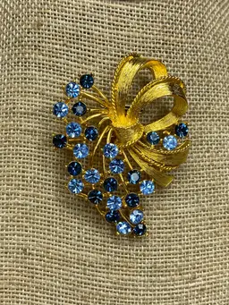 Vintage M JENT Rhinestone Brooch Gold Tone Ribbon Bow Blue Green Flower Spray