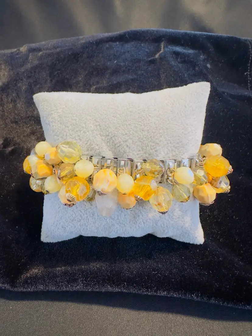 #1699 Vintage “Cha Cha” Expansion Bracelet, Yellow Light Amber Beads, Stretch Metal Bracelet
