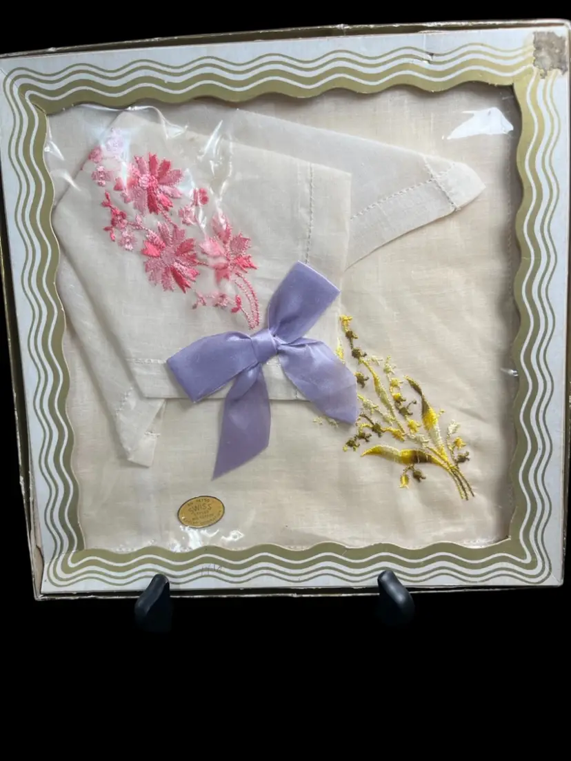 #01 Sticker States "Swiss Styled All Cotton"-Except Decoration. 2 Vintage Handkerchiefs-NIB-Lot 42