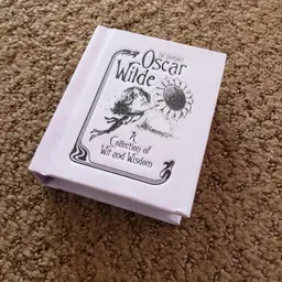 The Quotable Oscar Wilde Collection of Wit & Wisdom - Running Press miniature Book 2013
