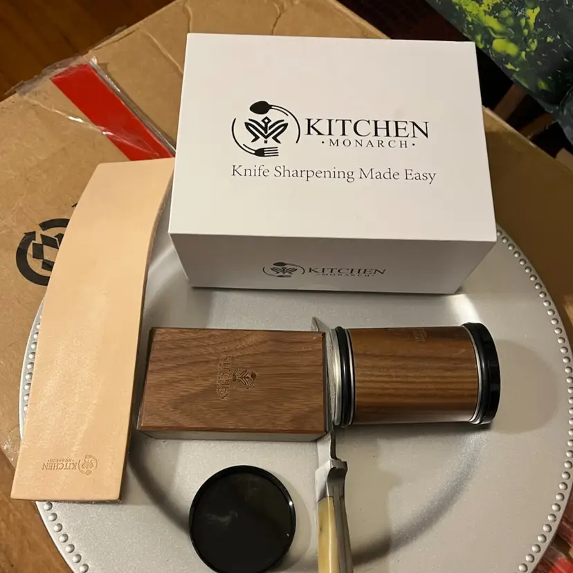 Rolling Knife Sharpener . Retells for 67€ or $80 in Stores .