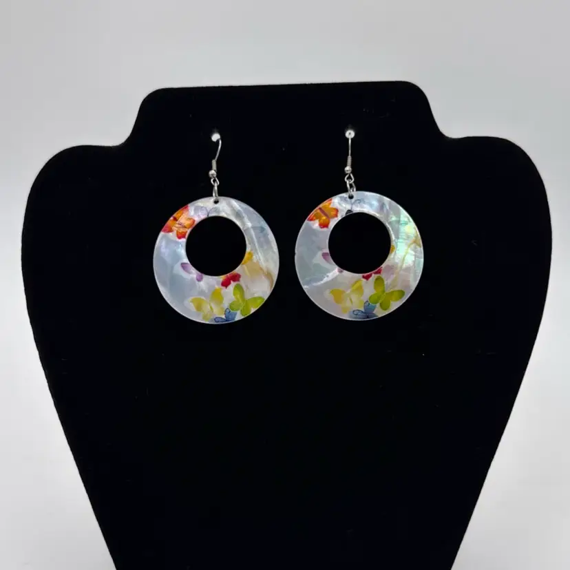 Vtg Mother Of Pearl Hoop Earrings Butterfly Pattern Dangle Drop Handmade (2”x2”)