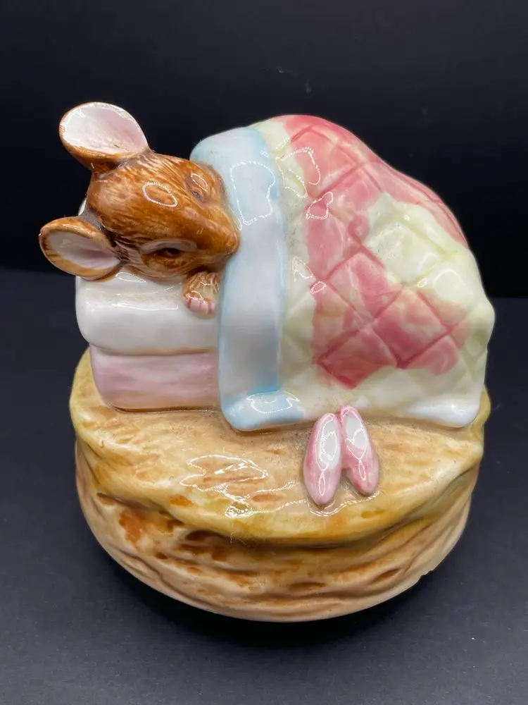 Vintage 1985 Schmid Beatrix Potter's Mrs. Tittlemouse Musical Figurine: Twinkle, Twinkle