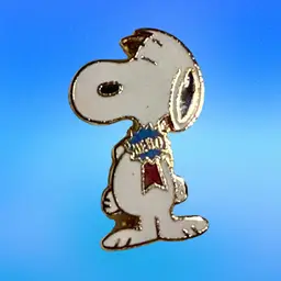 Vintage Signed Aviva Thailand United Features Enamel Snoopy HERO Goldtone Pin (KK)