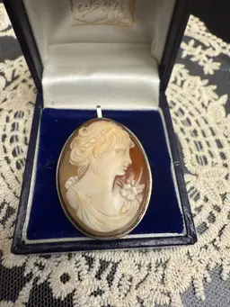 Vintage 900 Silver And She’ll Cameo Pendent Brooch