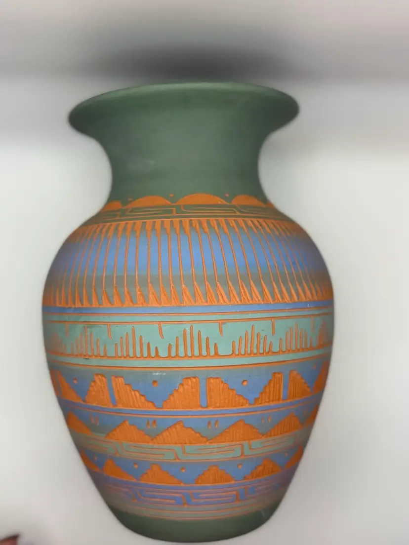Native American Navajo Vase Signed, 8.5" Numbered