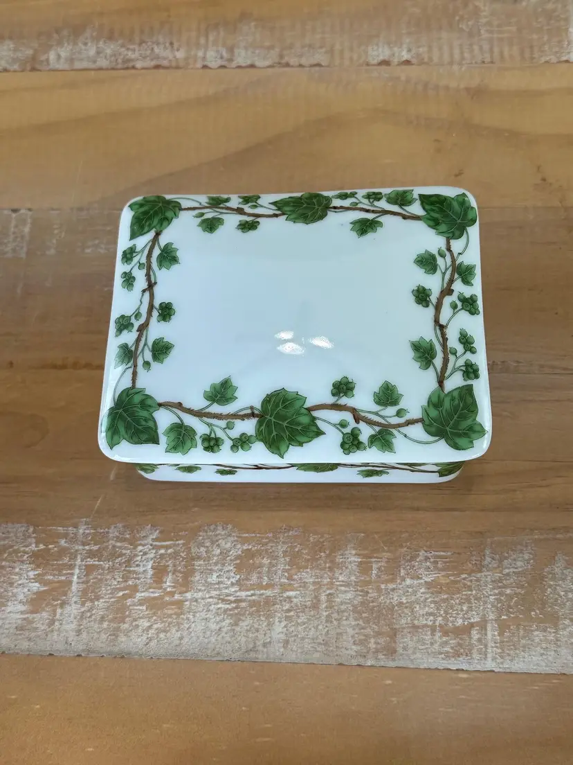 Porcelaine De Paris France Porcelain Ivy Lidded Trinket Dish Trinket Box
