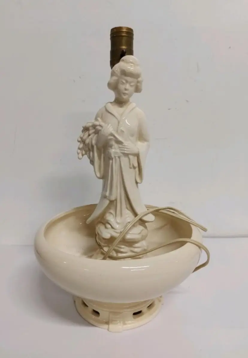 Pair of Fantastic Vintage MCM Asian Geisha Lamps With Deep Bowls