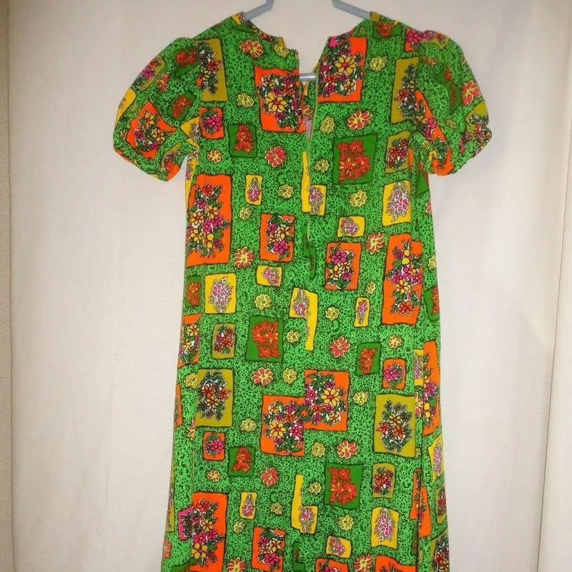 Vintage Made in Hawaii Floral Green Dress Smaller size short sleeve Zip back