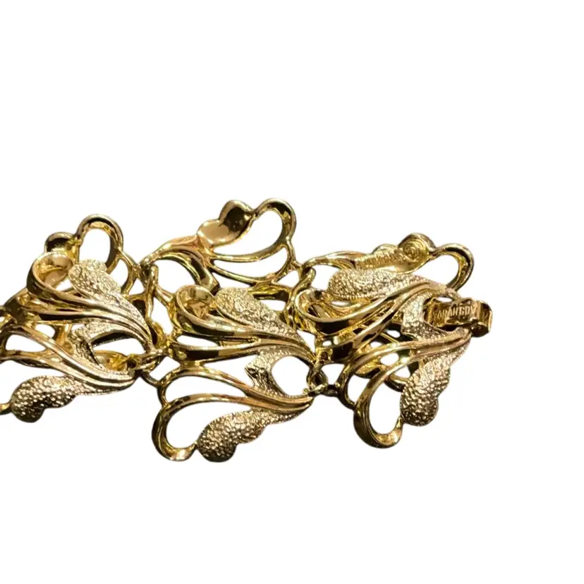 Gold Tone Bracelet Frosted Feather Swirl By Sarah Coventry