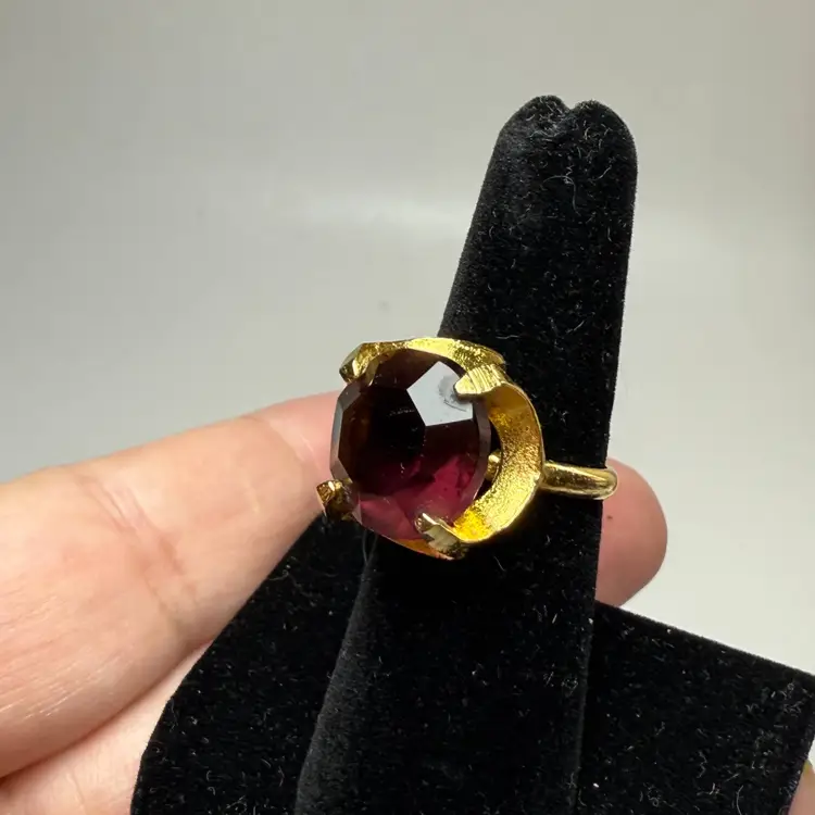 Vintage Gold Costume Cocktail Ring Mid Century Mod Big Purple Faceted Stone Size 7
