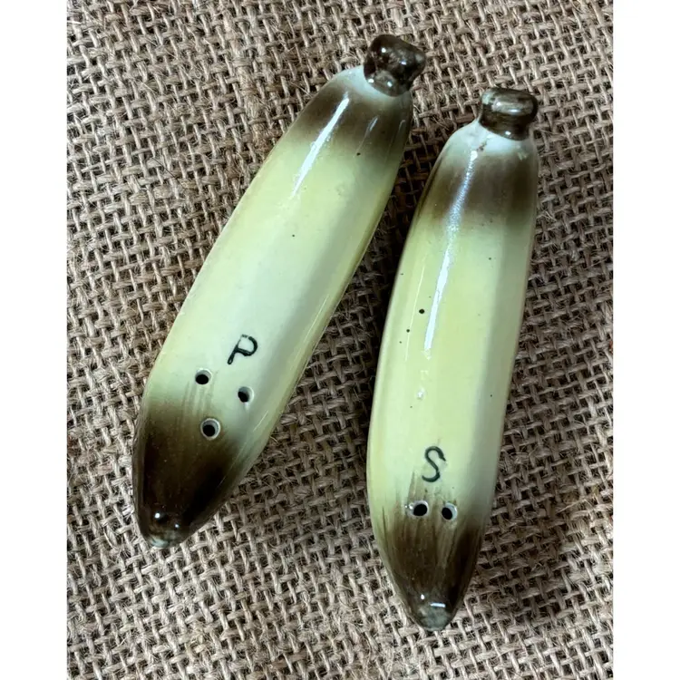Vintage Banana Salt And Pepper Shaker Set Yellow Fruit Funny Novelty Collectible