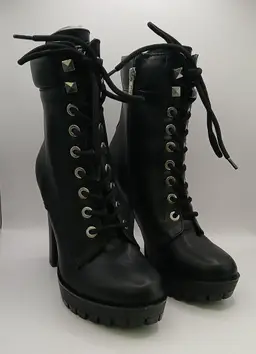 GUESS Tetia Stack Heel Hiker Boots - 6.5M