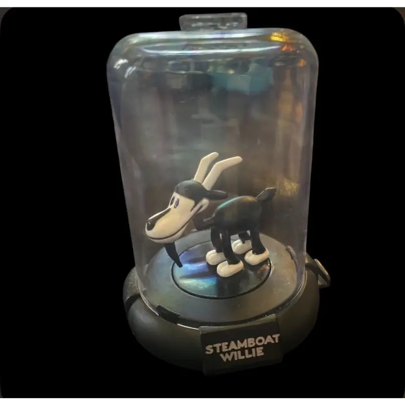 #08 - 2018 Disney Domez Figure As Pictured ( 3" Tall)