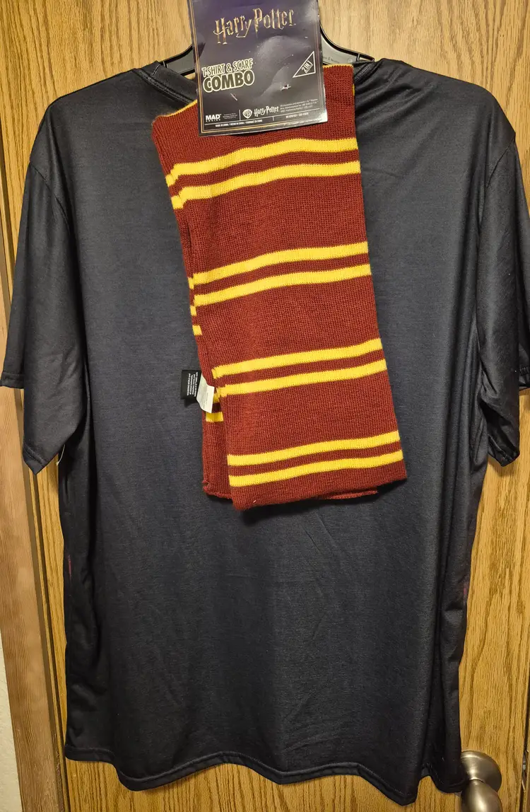 Harry Potter Men's Scarf & T-Shirt Combo size 3X(48/50)