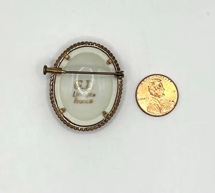 Vintage Limoges France Porcelain Brooch 
1.25”x 1.5”