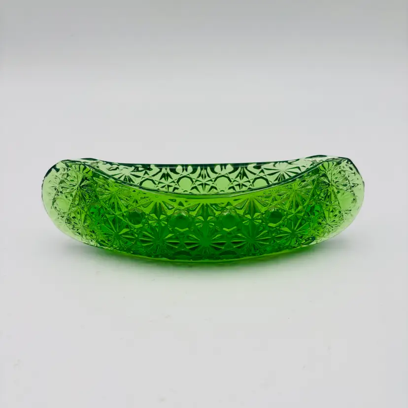 Vintage Fenton Art Glass Emerald Green Daisy and Button Canoe Shape Mini Bowl