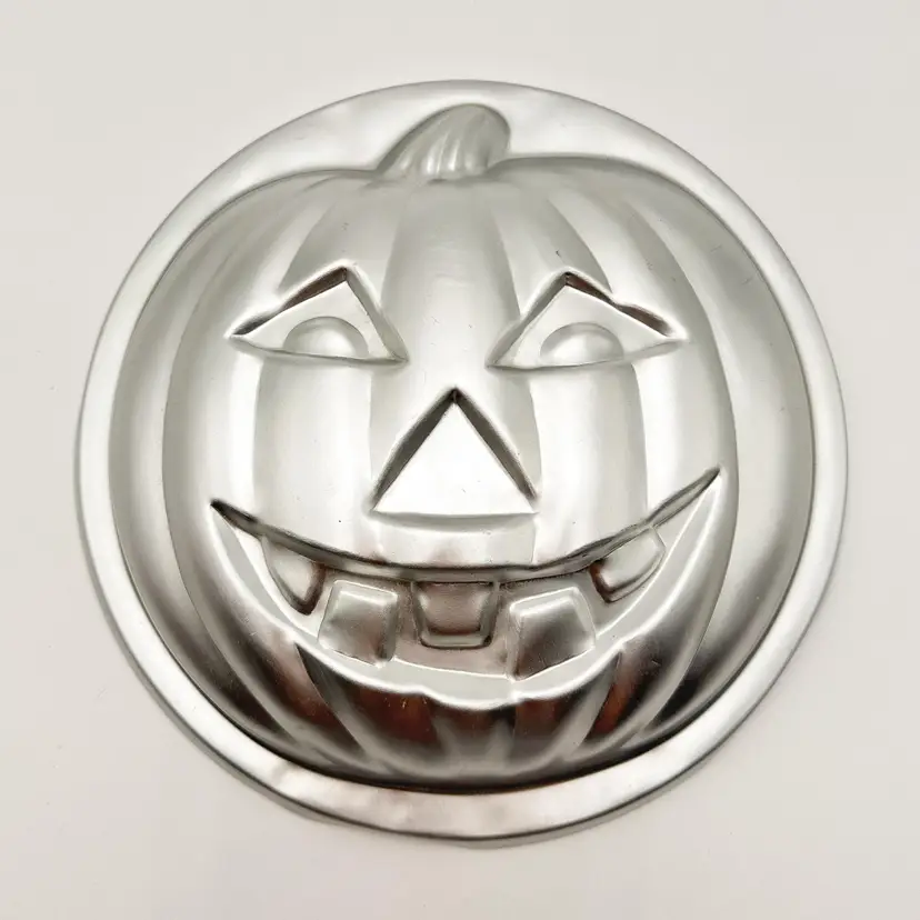 Wilton 1975 Jack O Lantern Aluminum Cake Pan Mold #503-598 9" B25