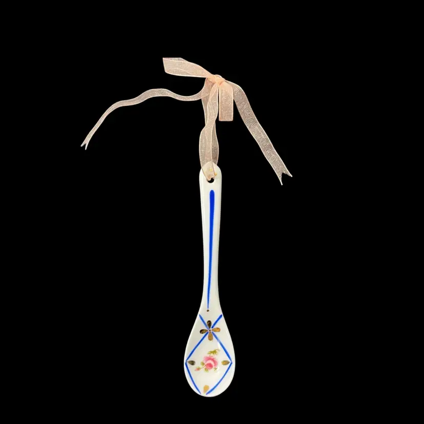 Porcelain Tea Spoon Decorative Ornament
White | 5"