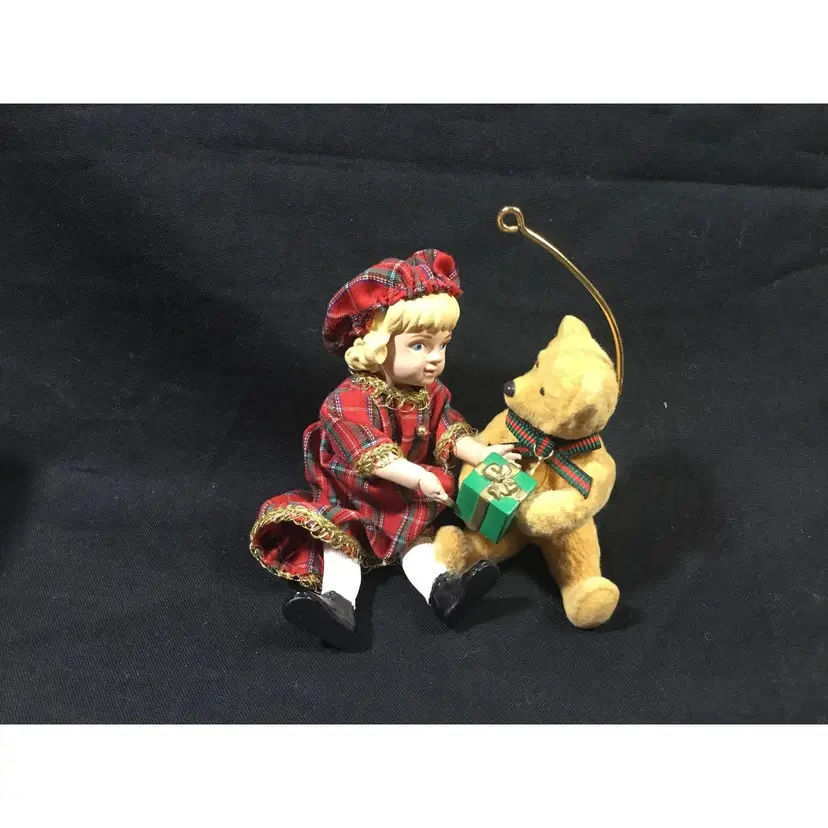 Hallmark ornament, Lucinda and Teddy, special edition, 1994, new in box