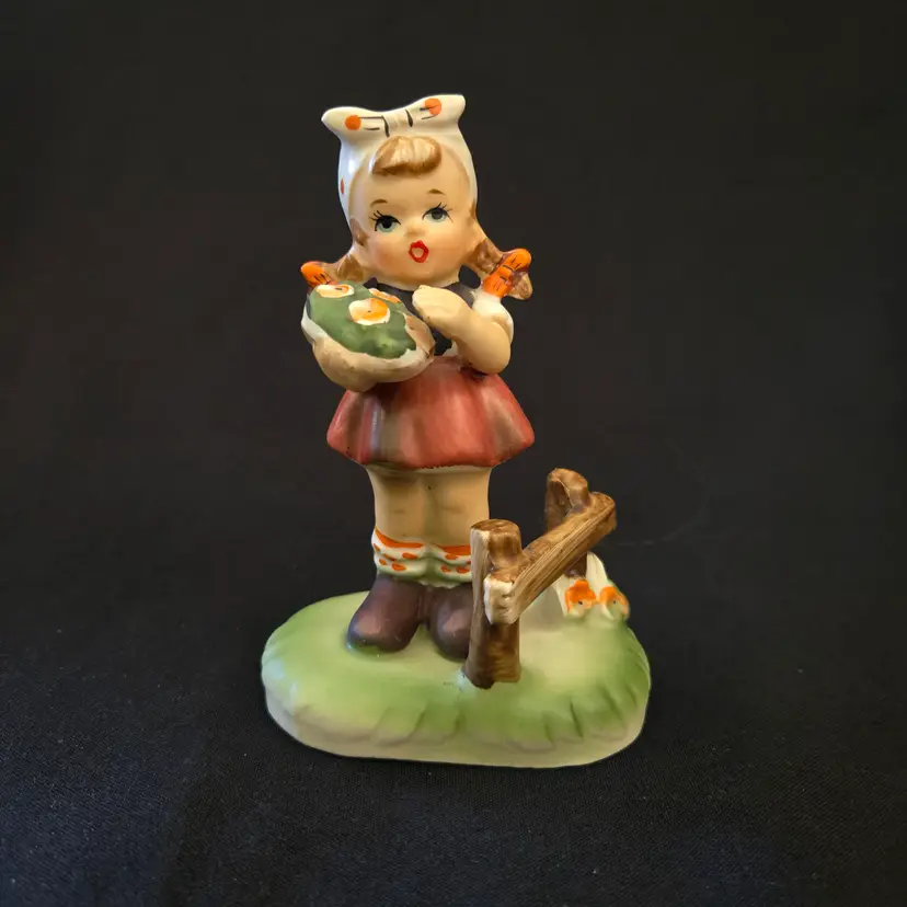 Porcelain Girl Figurine Erich Stauffer ARNART 5th AVE #1542 Japan made 4⅜" Tall Vintage