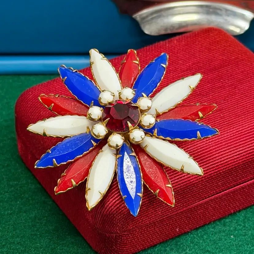Vintage Prong Set Plastic Rhinestone Red White & Blue Flower Power Brooch Pin Patriotic 2-1/4”